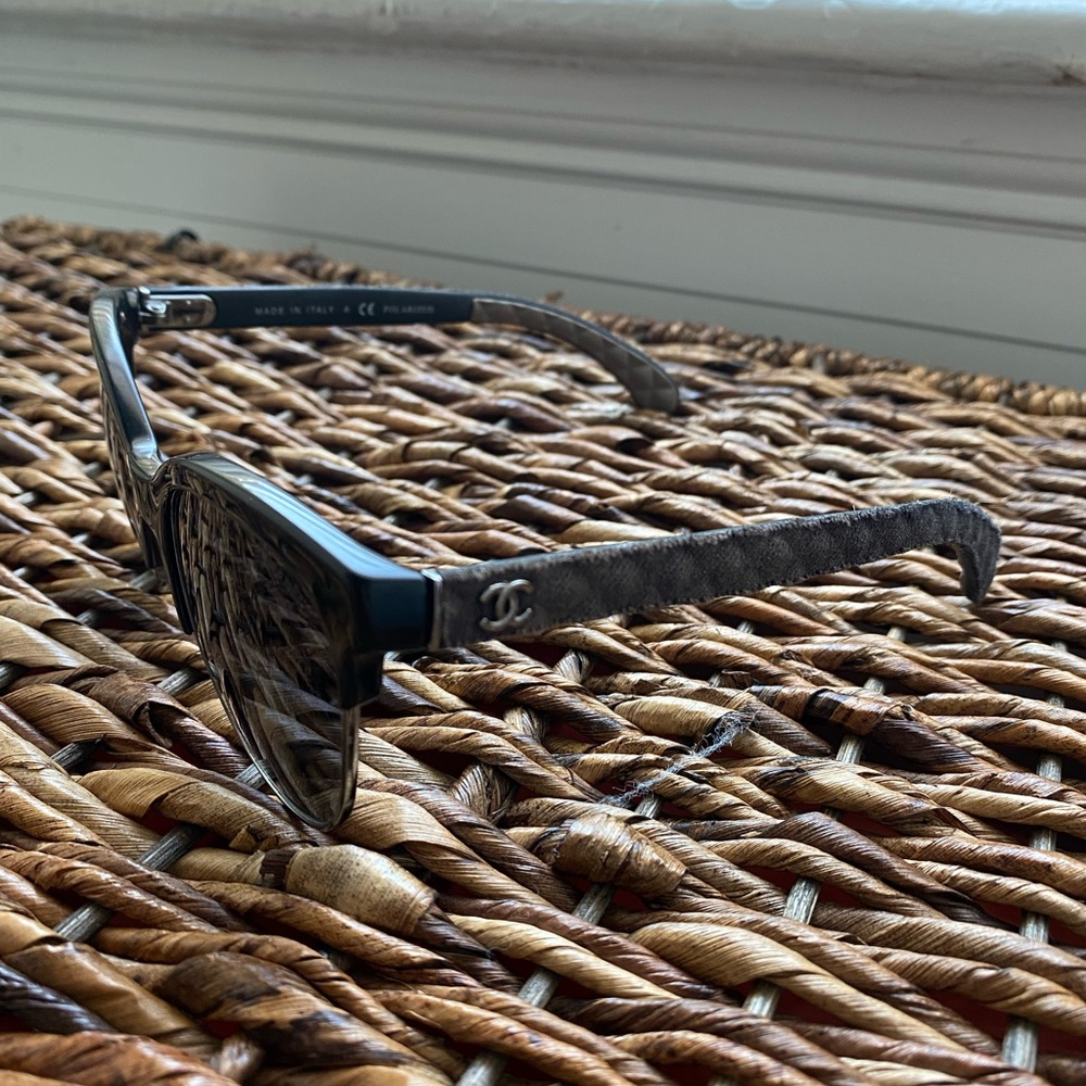 Chanel black sunglasses - Picture 4 of 7